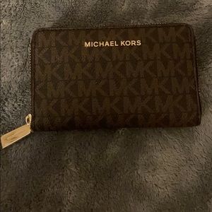 Michael Kors Zip Wallet